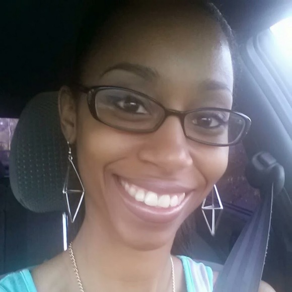 Meet your Posher, Rena - Picture 1 of 1